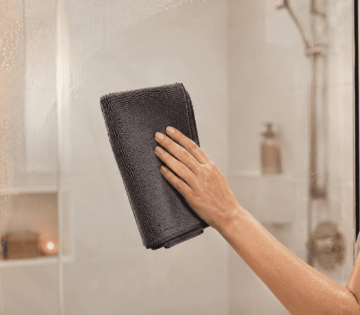 Kalkflecken in der Dusche entfernen – was wirklich hilft