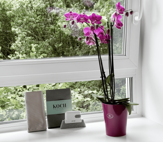 Fenster putzen ohne Reiniger: Streifenfrei mit Fensterspiegeltuch und Poliertuch